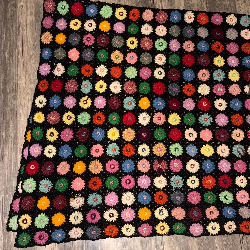 vintage-handmade crochet throw blanket / floral granny squares